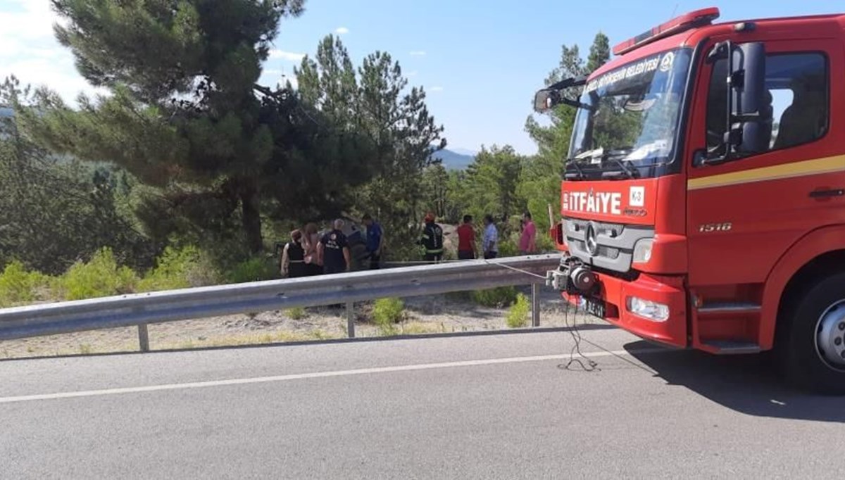 Denizli'de otomobil şarampole devrildi: 1 ölü, 2 yaralı