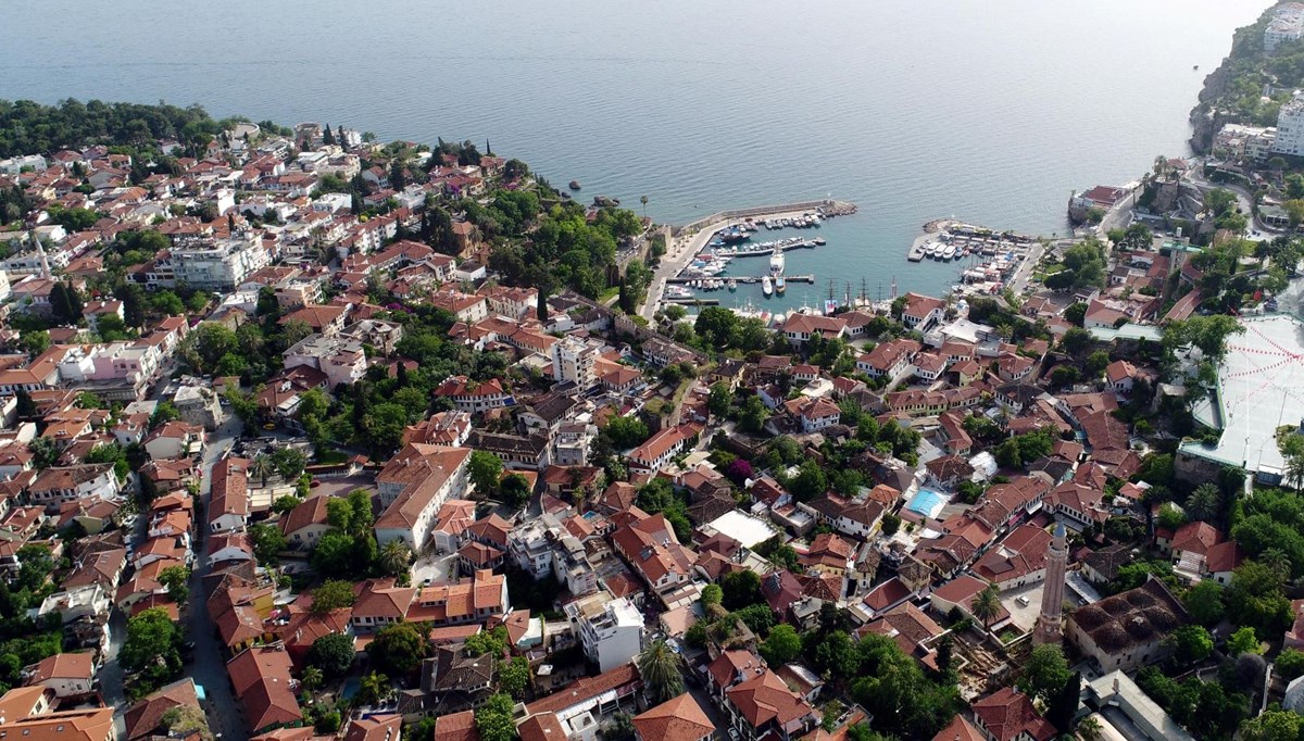 Geceleri nüfusu on binleri geçiyor ama 83 seçmeni var: Tarihi semtin mahallesinde 3 aday yarışacak