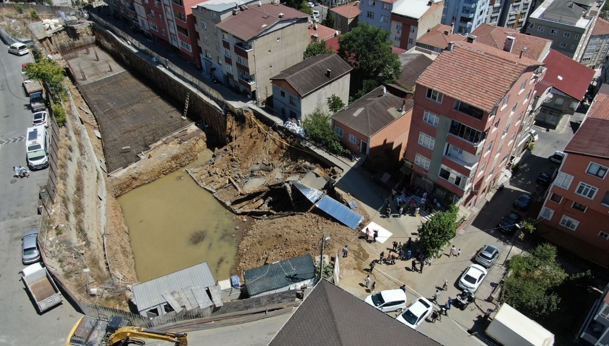 Sarıyer'de yol çöktü