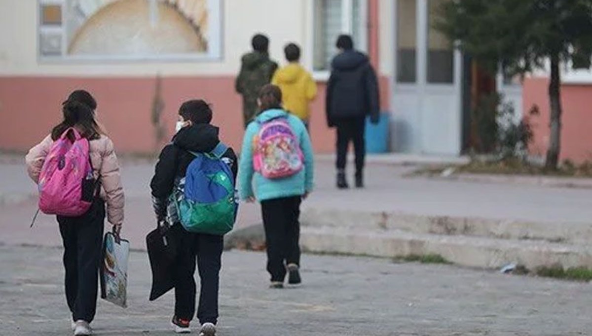 Okullar ne zaman açılacak? Yarıyıl tatili ayın kaçında sona erecek? Deprem bölgesi (10 il) ve 71 ilde farklı tarihler belirlendi