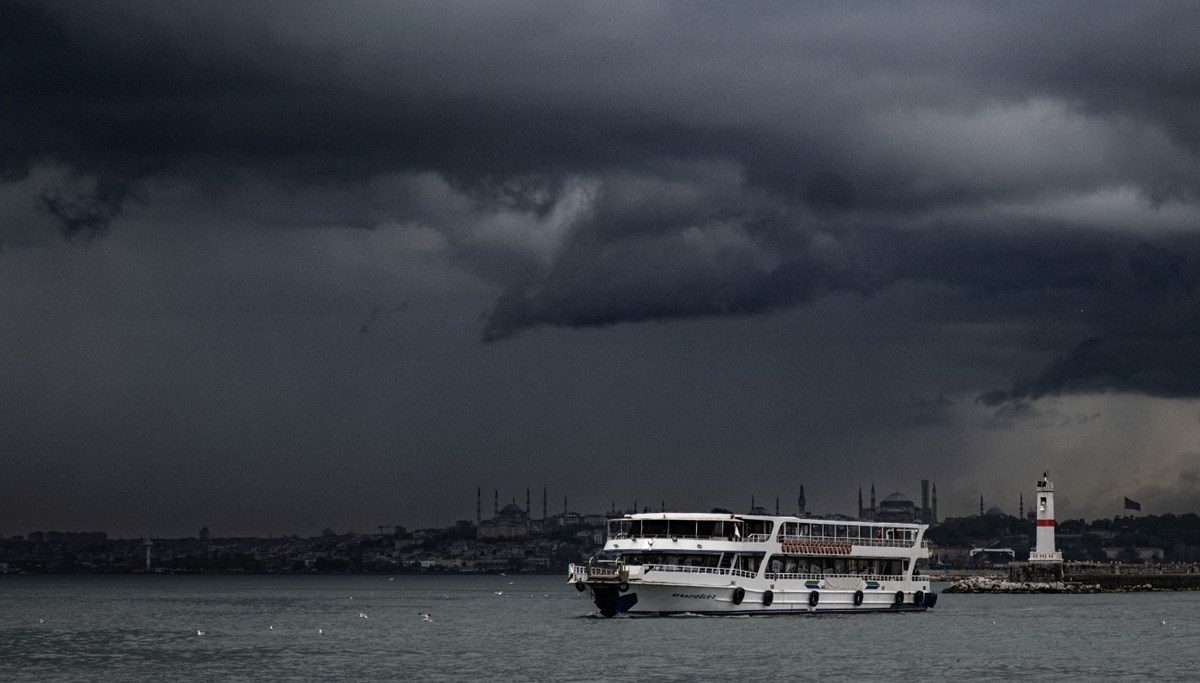 İstanbul için çifte uyarı: Balkanlar’dan sağanak geliyor! Bu akşam saatlerine dikkat