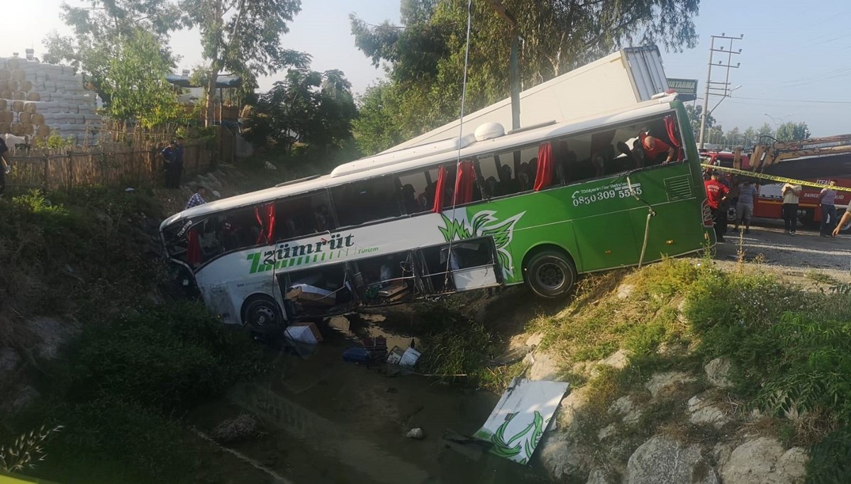 Mersin'de yolcu otobüsü ile kamyon çarpıştı: 1 ölü, 28 yaralı