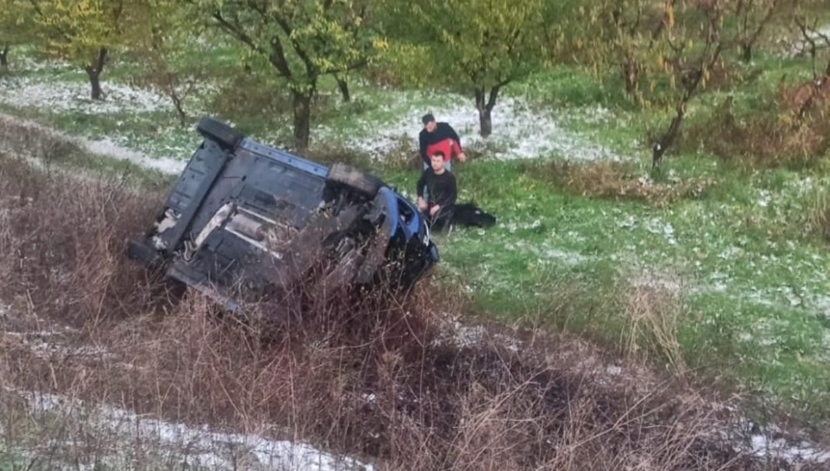 Bursa’da iki araç kafa kafaya çarpıştı: 3 yaralı