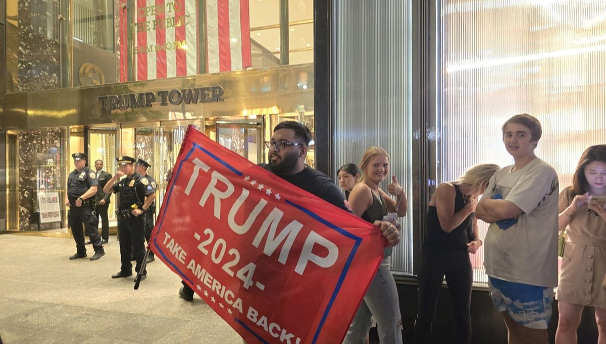 Silahlı saldırıya uğrayan Trump'ın destekçileri New York'ta toplanıyor