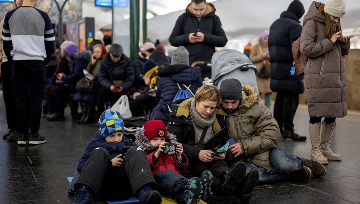 Rusya'dan Kiev'e 60'tan fazla füze saldırısı: Halk metro istasyonlarına sığındı