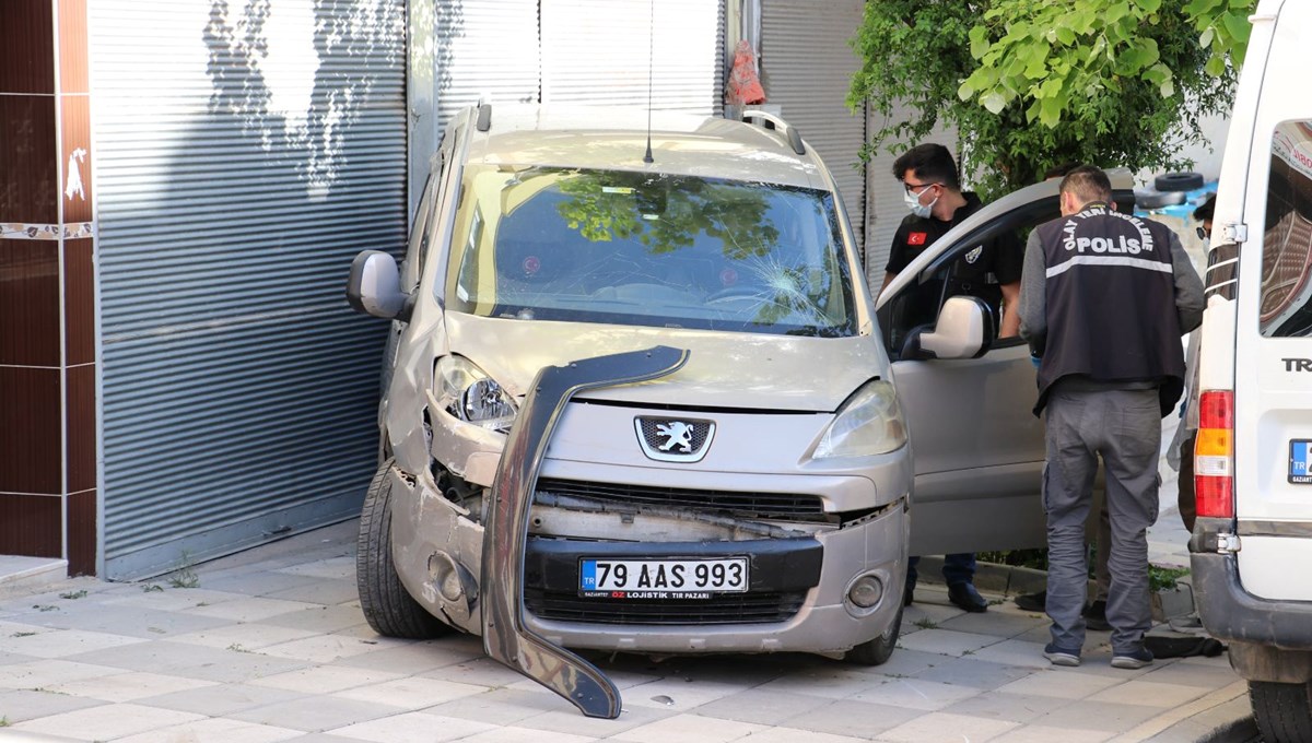 Kilis'te kaldırıma çıkan hafif ticari aracın çarptığı kişi öldü