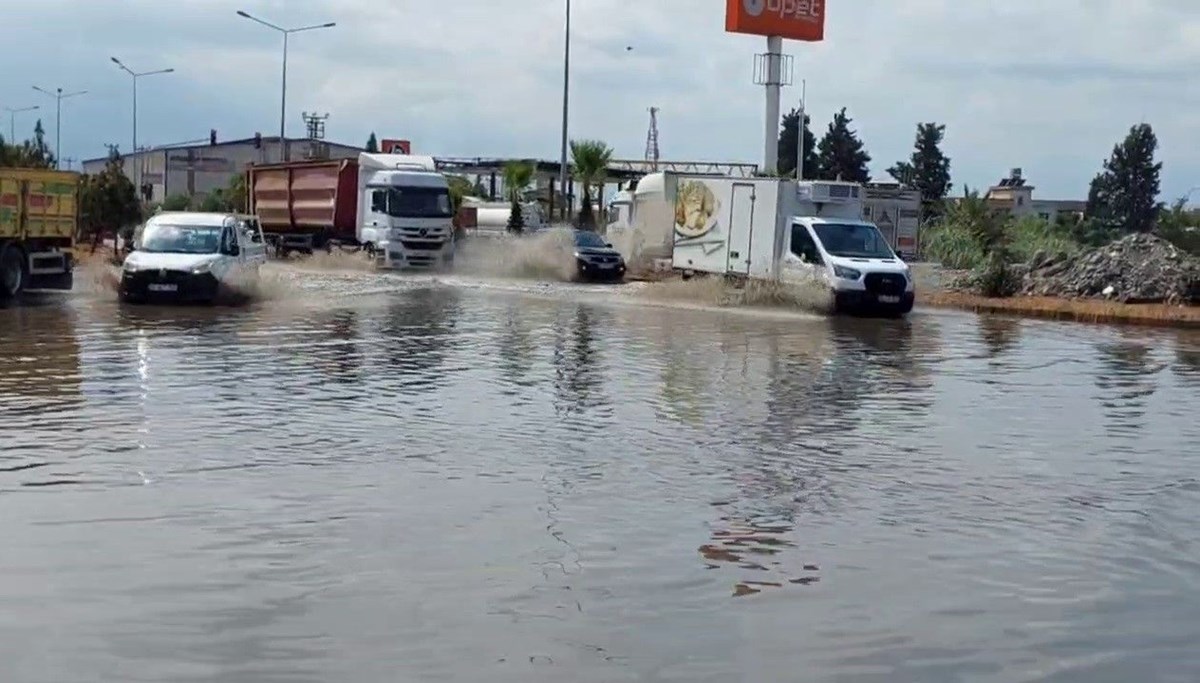 Hatay’da şiddetli yağış etkili oldu