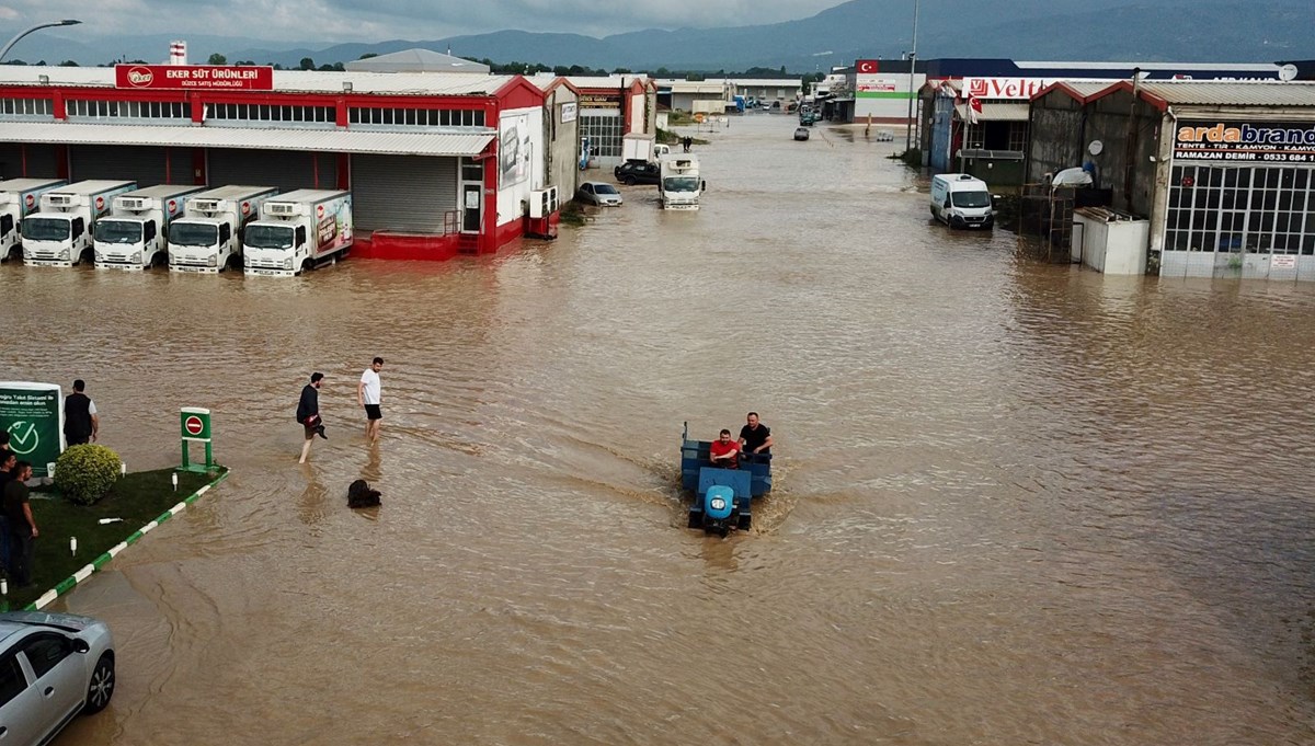 Düzce'de sel felaketinin boyutu ortaya çıktı | Sanayi sitesi suya gömüldü