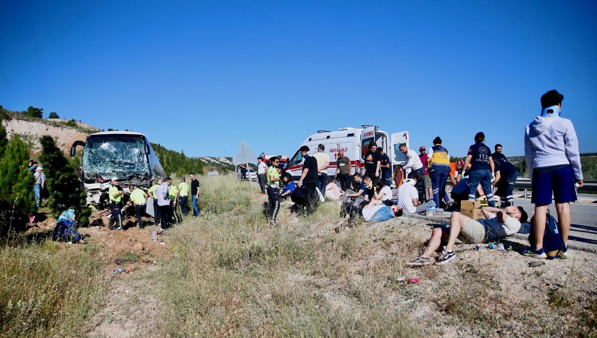 Eskişehir'de şarampole devrilen otobüsteki 41 yolcu yaralandı