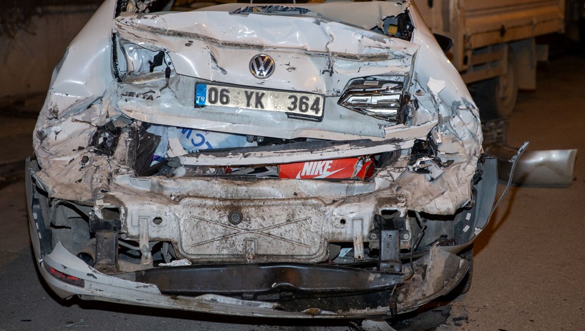 Ankara'da freni patlayan kamyon 10 araca çarptı: 3 yaralı