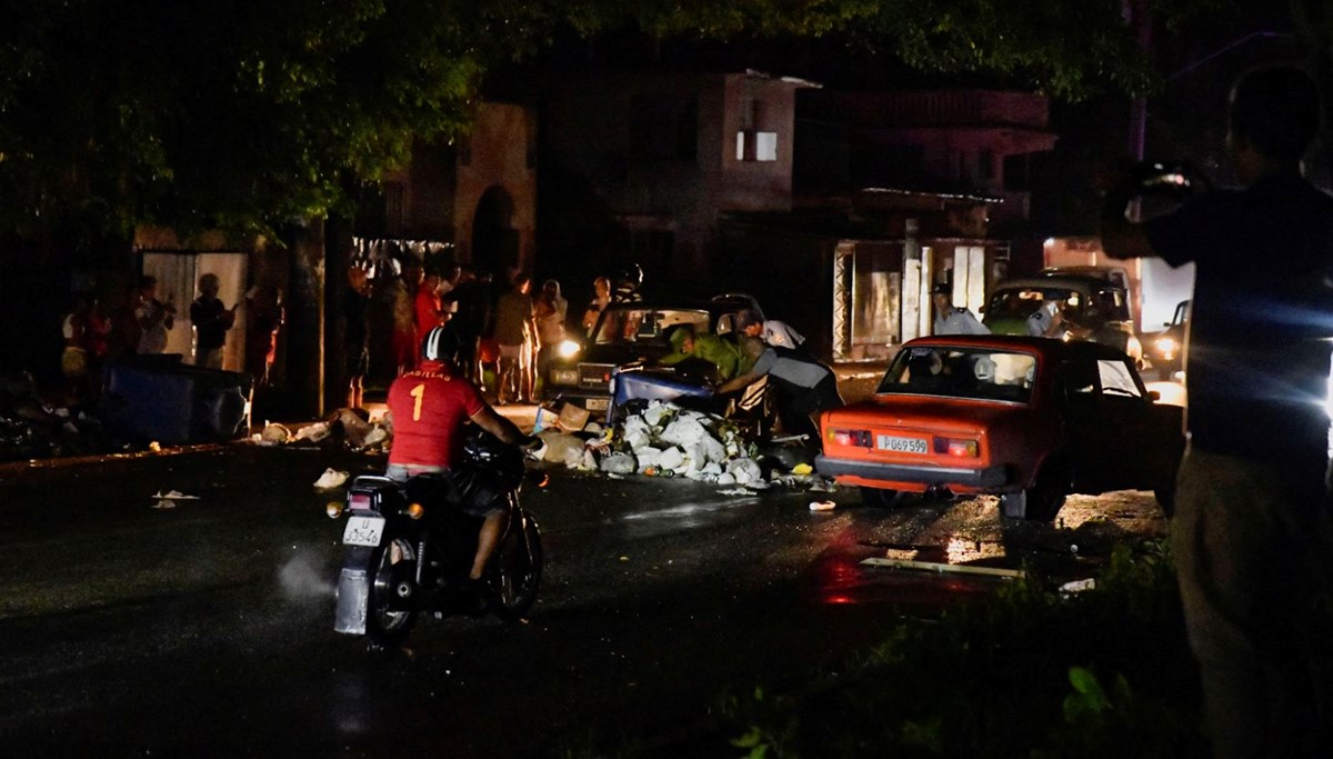 Tüm ülke karanlığa gömüldü: 30 saattir elektrik kesik!