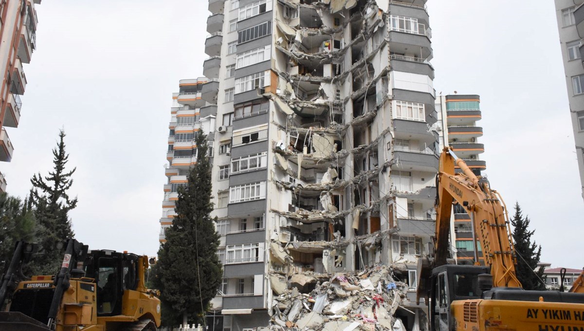 25 yıl önceki Ceyhan depremi sonrası güçlendirilen kolon son depremde ayakta tuttu