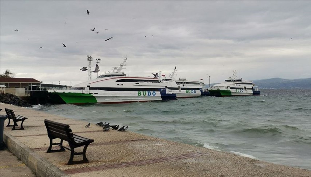 Marmara’da deniz ulaşımına fırtına engeli