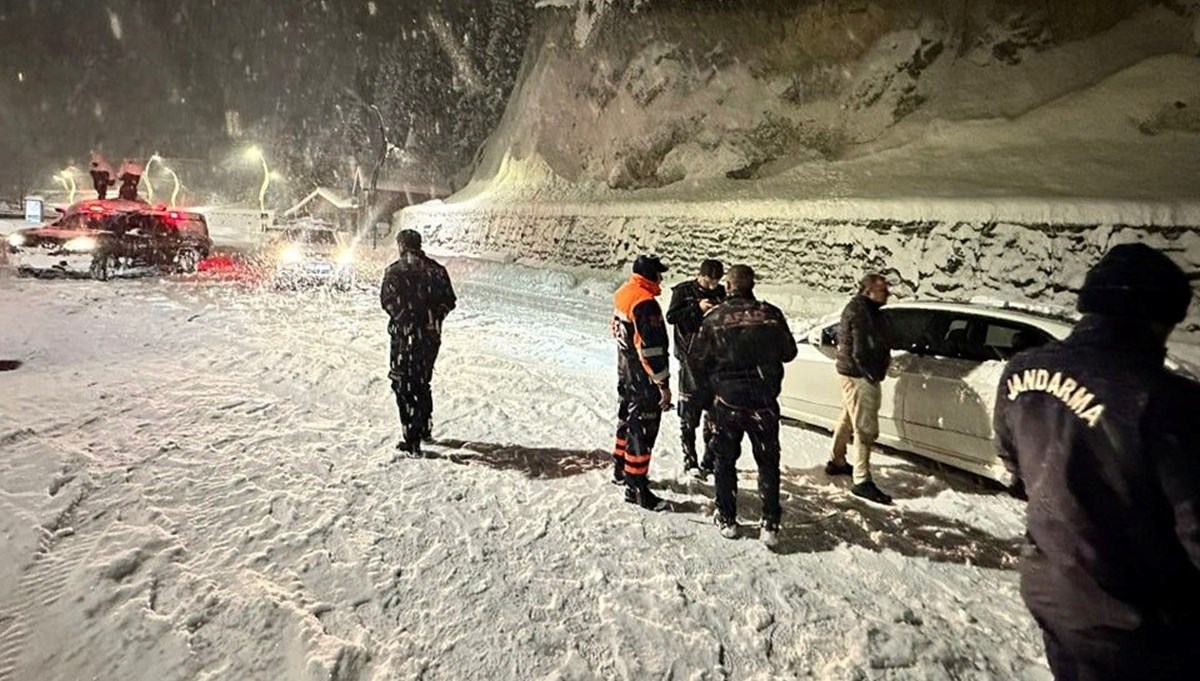 Birçok ilde kar yağışı etkili oluyor: Kar kalınlığı 20 santimetre