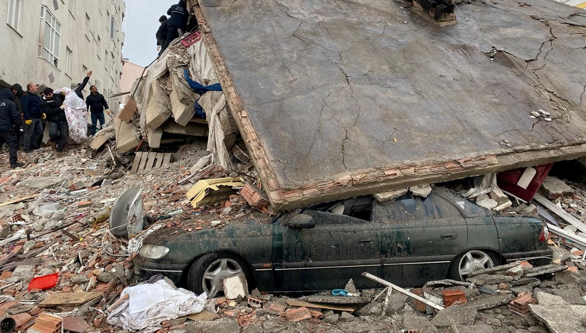 Dünyadan Türkiye'ye 7,4 büyüklüğündeki deprem için taziye ve yardım mesajları