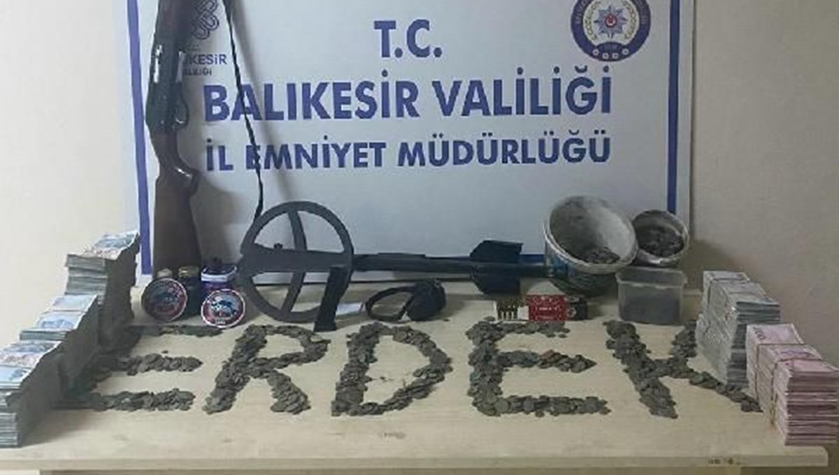 Erdek'te tarihi eser operasyonu: 3 bin 882 sikke ele geçirildi