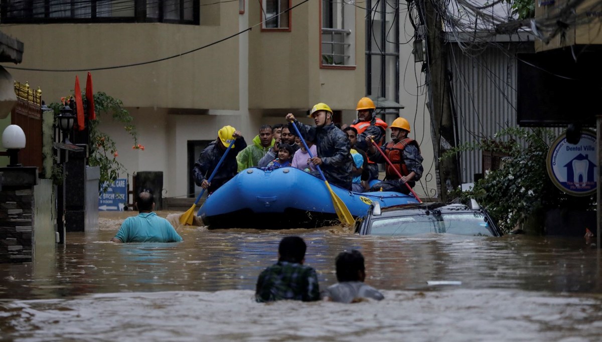 Nepal'de sel felaketi: 151 ölü, 56 kayıp