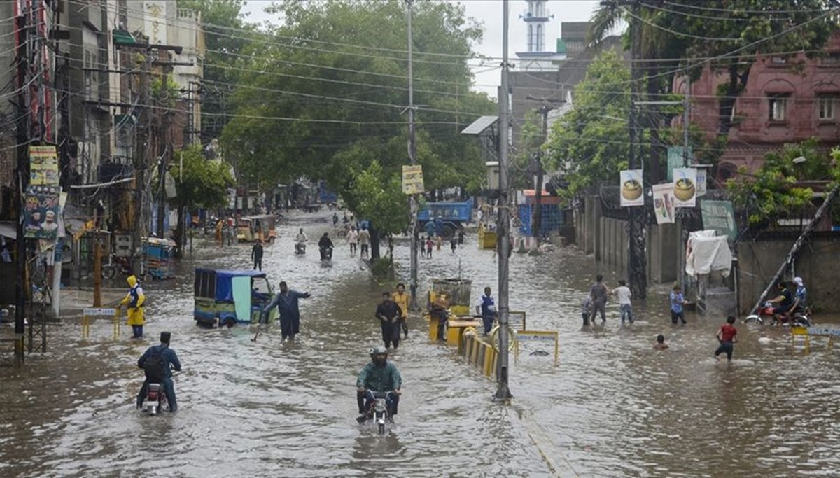 Pakistan’da şiddetli yağışlar yıkıma yol açtı: 25 kişi hayatını kaybetti