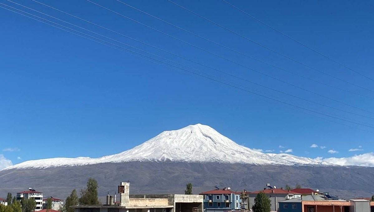 Ağrı Dağı karla kaplandı