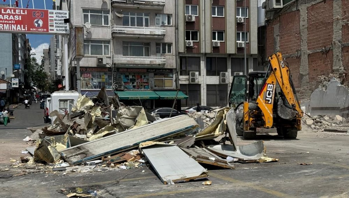 İstanbul’daki Uluslararası Emniyet Otogarı’nda yıkım