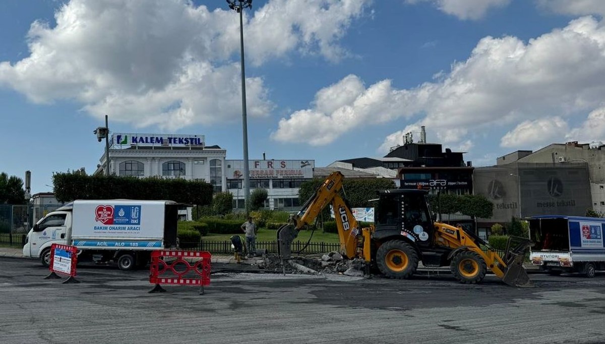 Güngören'de yol çalışması sırasında su borusu patladı