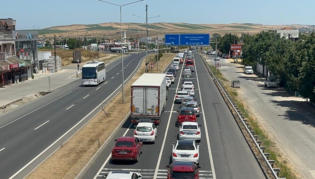 Tatilciler geri dönüyor: İstanbul girişinde 3 kilometrelik araç kuyruğu (Otoyollarda son durum)