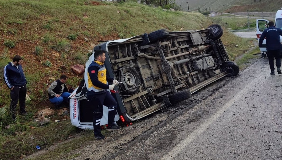 Malatya'da yolcu otobüsü devrildi: 12 yaralı