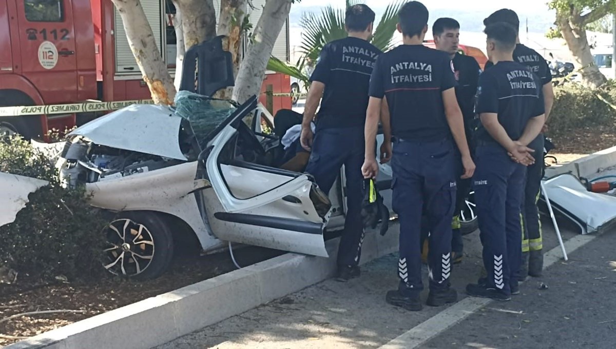 Antalya'daki kazada aynı aileden 3 kişi hayatını kaybetti