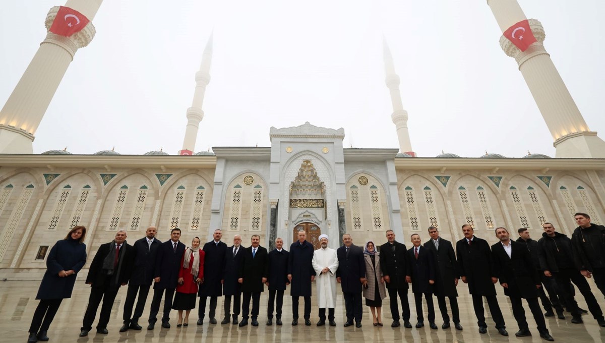 Türkiye'nin en büyük ikinci cami Şahinbey Millet Camii açıldı