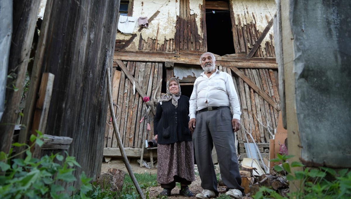 Polis, yaşlı çiftin borcunu ödedi