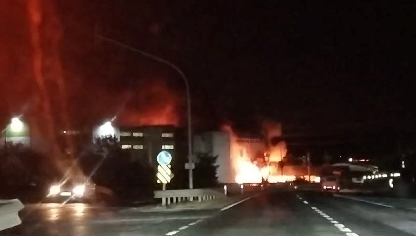 Tekirdağ'da kozmetik fabrikasında yangın