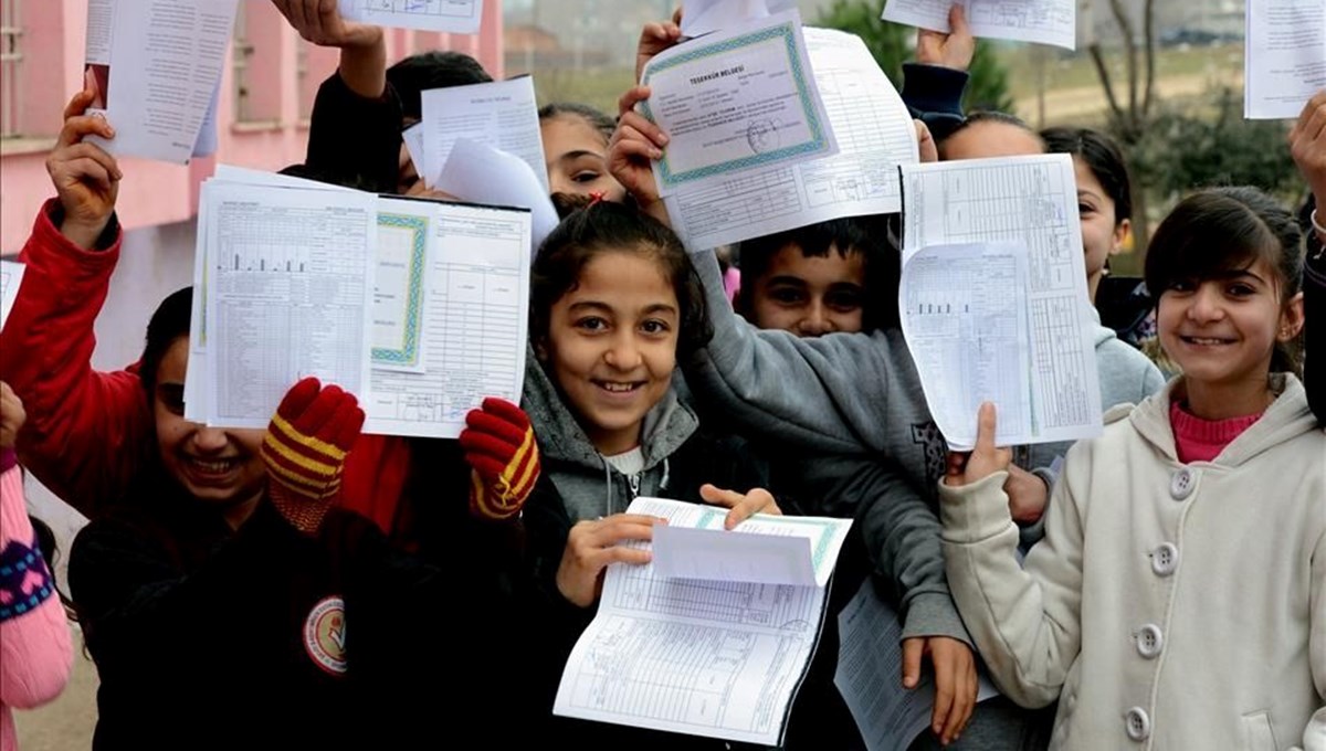 Okullarda karne heyecanı: 20 milyon öğrenci yaz tatiline çıkacak