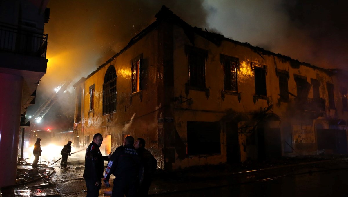 Hatay'da tarihi binada yangın