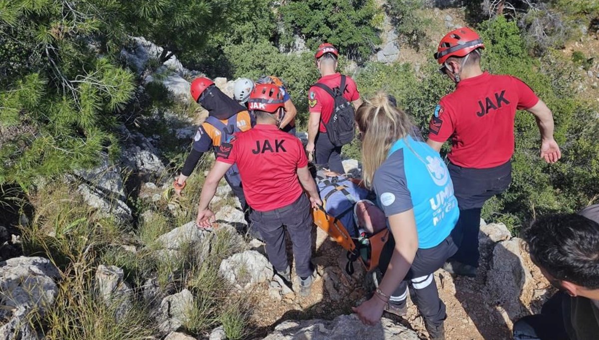 Likya Yolu’nda düşen turisti ekipler kurtardı