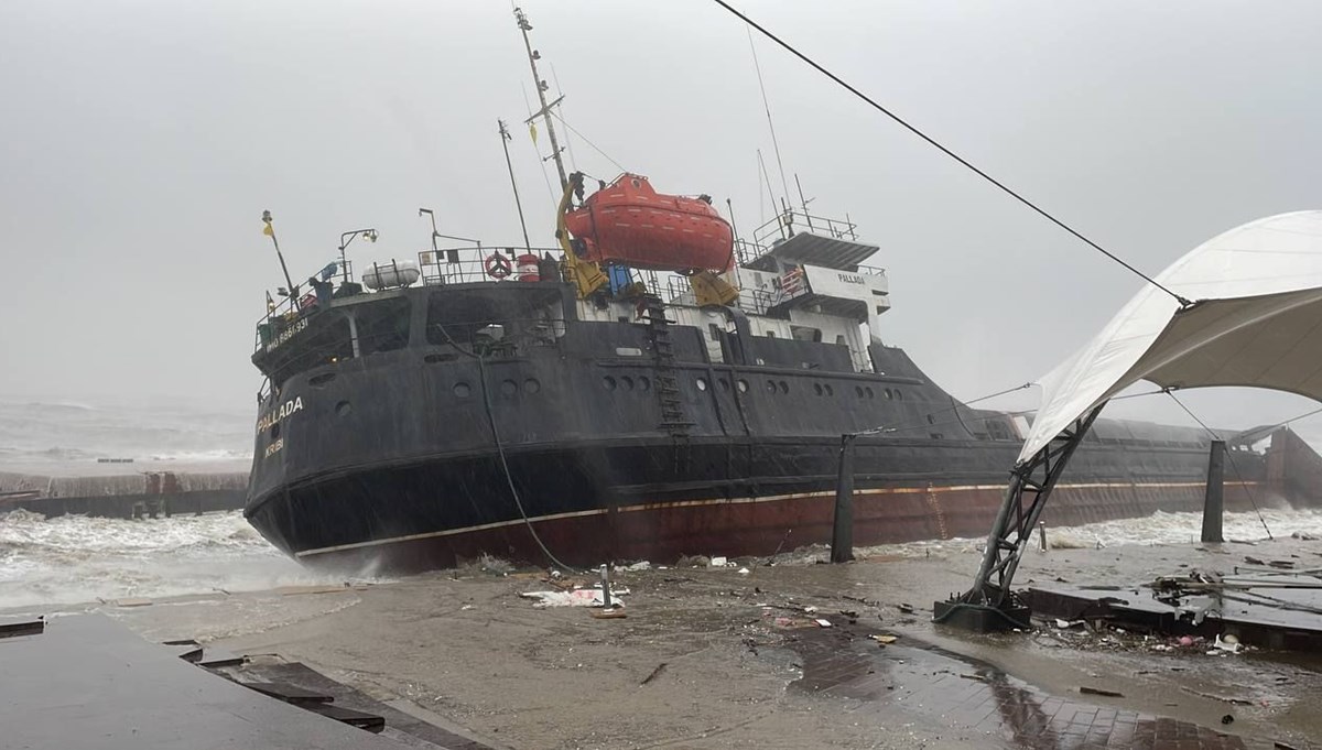 NTV ekibi fırtınanın vurduğu Zonguldak'ta: Batan geminin 12 kişilik mürettebatı kayıp