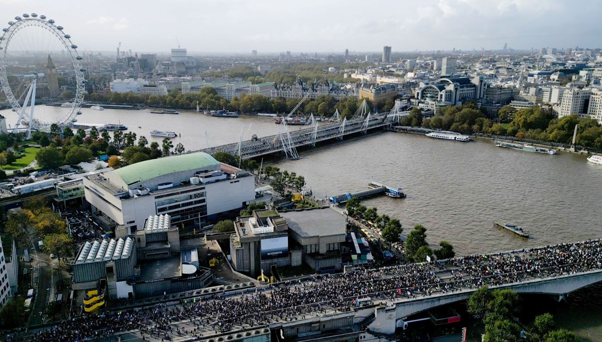 Avrupa başkentlerinde Gazze’ye destek eylemleri | Londra ve Paris’te binlerce kişi yürüdü