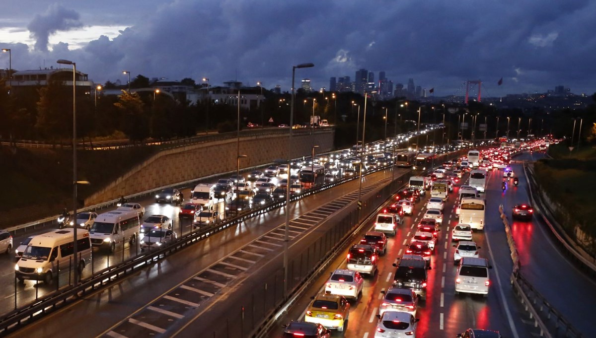 İstanbul trafiğinde sağanak etkisi: Yoğunluk yüzde 80'e geldi