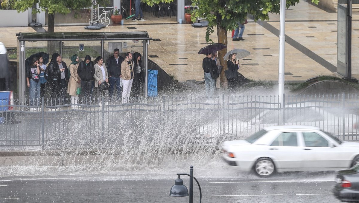 Meteorolojiden 5 il için sağanak uyarısı: Ankara'da gece saatlerinde yağmura dikkat (İstanbul, Ankara, İzmir hava durumu)