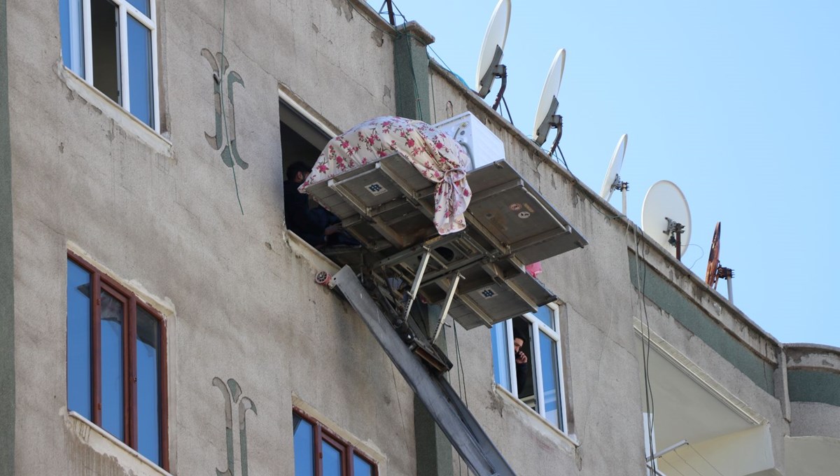 Deprem bölgesi için genelge: Hasarlı evlere nasıl girilecek?