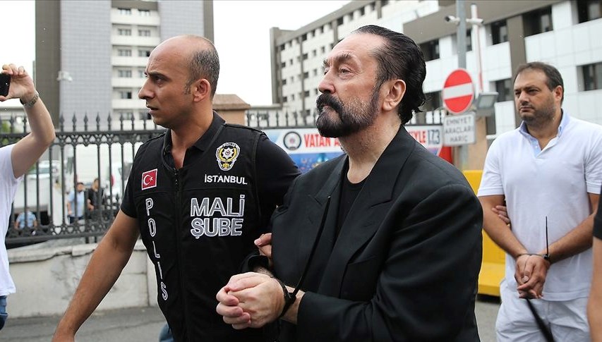 Adnan Oktar davası: Cinsel istismar iddialarını reddetti, İsrail'in Filistin'e saldırılarını durdurabileceğini söyledi