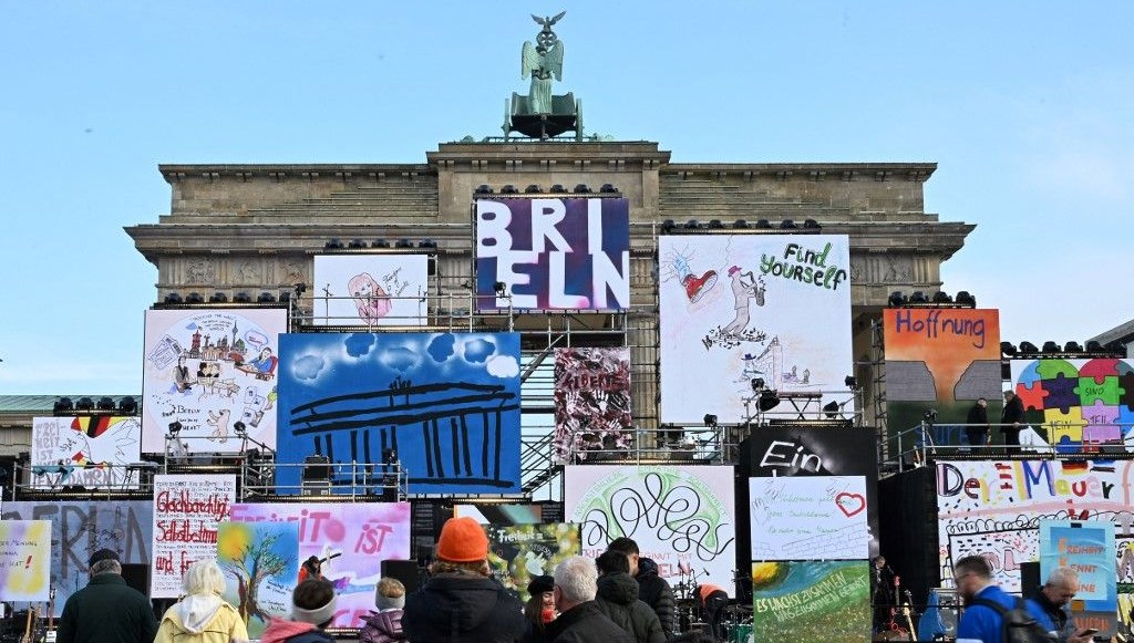 Soğuk Savaş'ın sembolüydü: Berlin Duvarı yıkılalı 35 yıl oldu