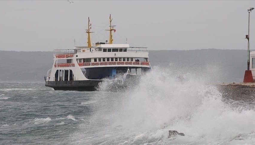 Fırtınanın hızı 75 kilometre: Feribot seferleri iptal edildi