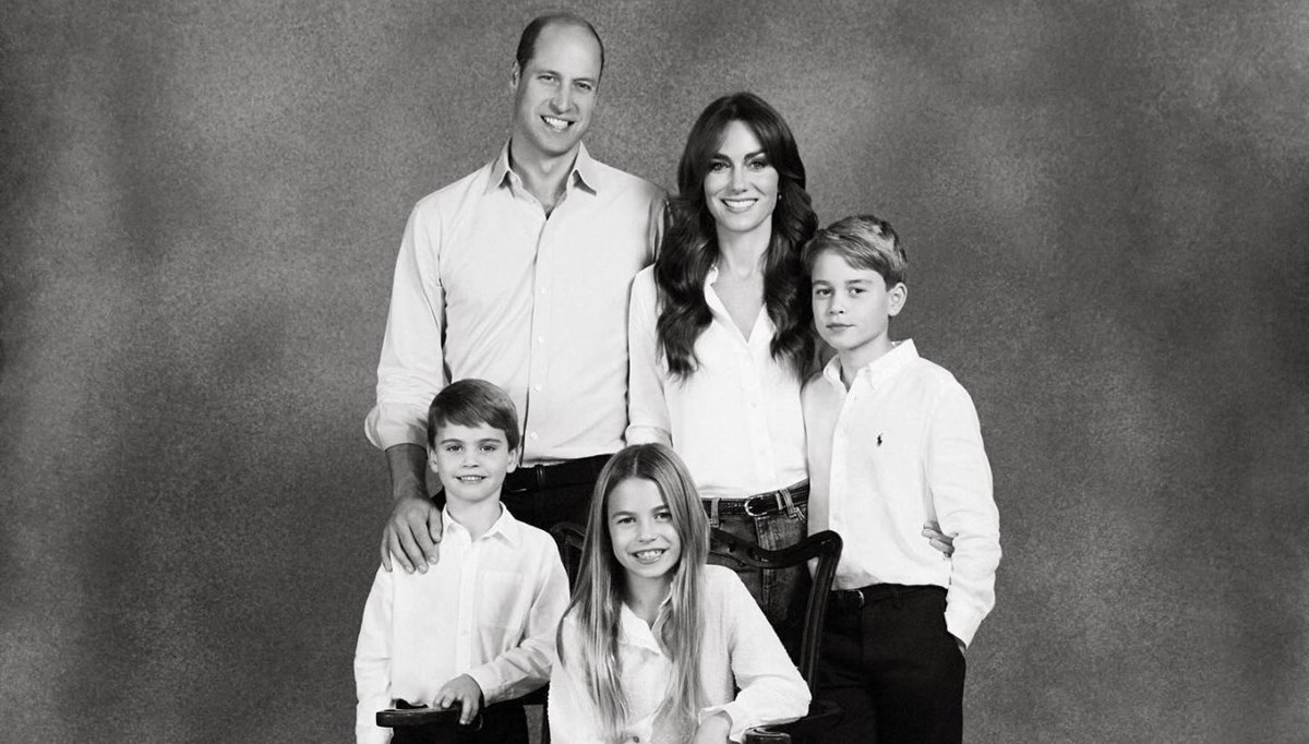 Prens William ve Prenses Kate Middleton'dan geleneksel Noel fotoğrafı geldi