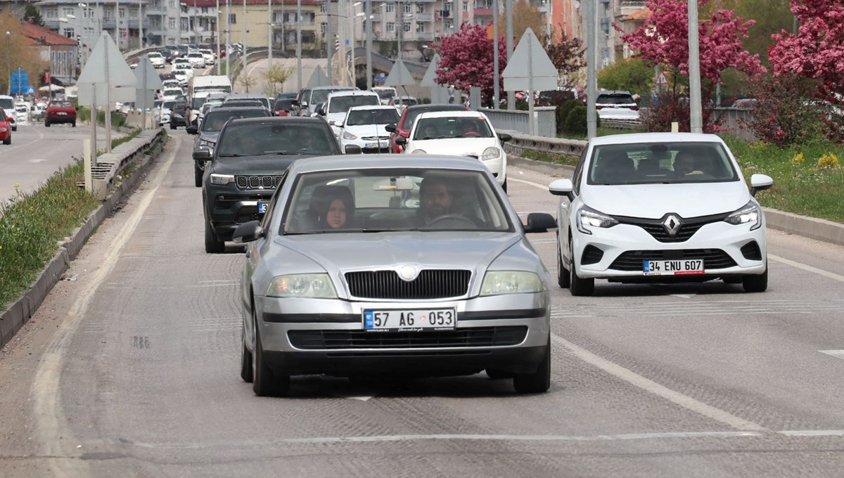 Samsun-Ankara karayolu Havza geçişinde bayram dönüşü yoğunluğu