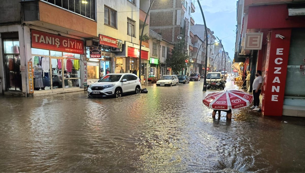 Yeni haftada hava nasıl olacak? Batı bölgeler yine sıcak olacak, iki bölgede ise salıdan cumaya yağmur var