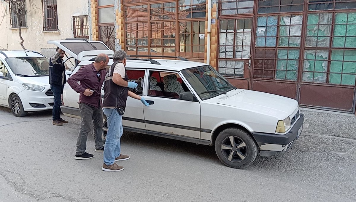 Çaldıkları aracı gezdikten sonra bırakıp kaçtılar