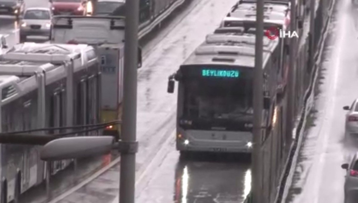 İstanbul'da metrobüs kazası: Yaralılar var