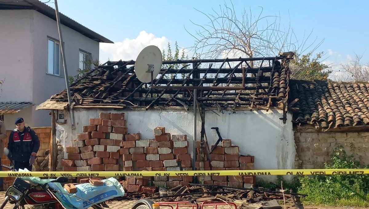 İzmir'de ev yangınında bir kişi hayatını kaybetti