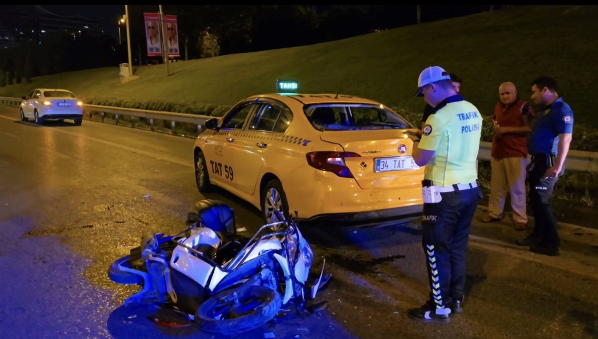 Üsküdar'da taksiye çarpan motosiklet sürücüsü yaralandı