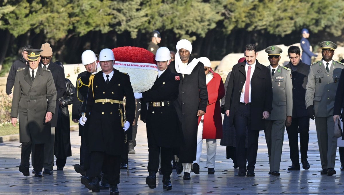 Nijer Başbakanı'ndan Anıtkabir'e ziyaret